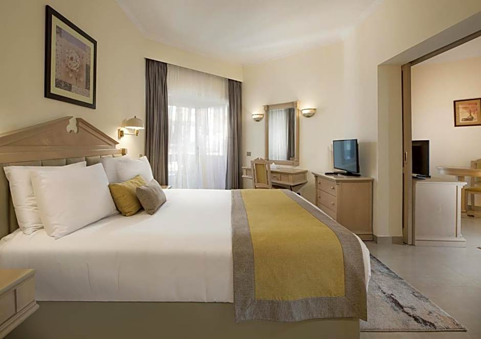 Pyramisa Luxor Hotel and Suites