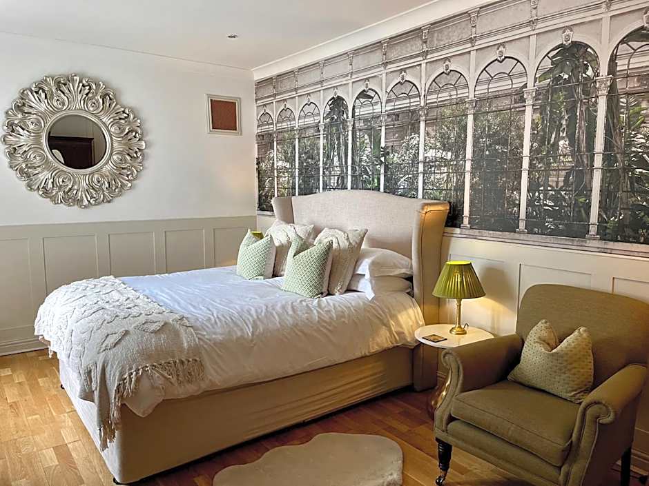 Burleigh Court Hotel