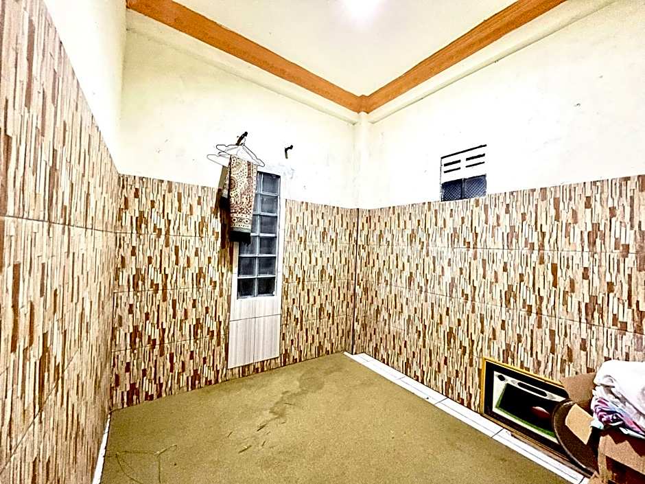 RedDoorz at Hotel Huni Raya Bromo