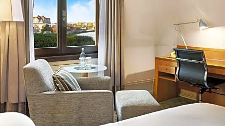 Executive Queen Room