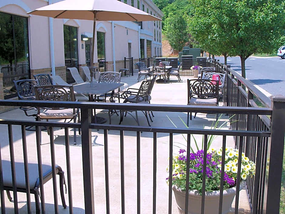 Holiday Inn Express and Suites Winchester By IHG
