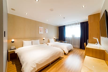 Special Offer - Deluxe Twin Room with Late Check-out at 15:00