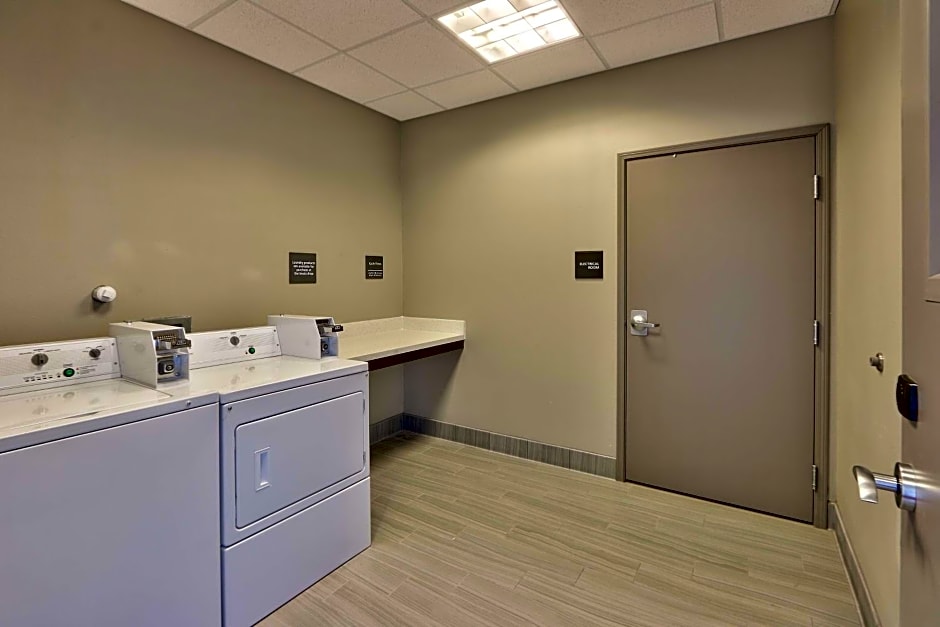 Hampton Inn By Hilton & Suites Albuquerque Airport