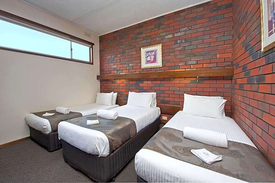 Hi Way Eight Motor Inn