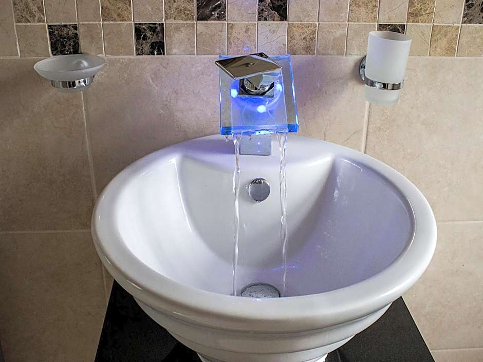 Cricklewood Lodge Hotel