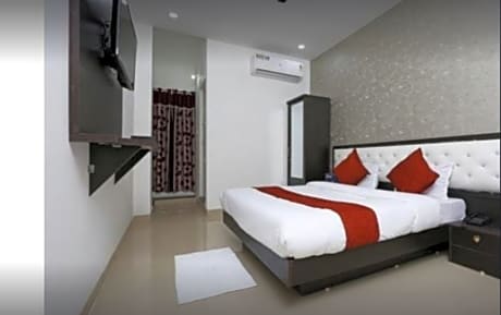 WHITE OAK HOTEL AND RESTAURANTS