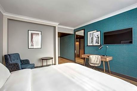 Superior Double Room with Airport View