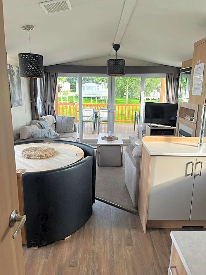 The Luxury break Sleeps 6 at 44 Kingfisher Court South facing