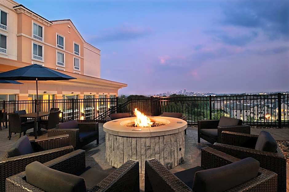 Courtyard by Marriott Kansas City At Briarcliff