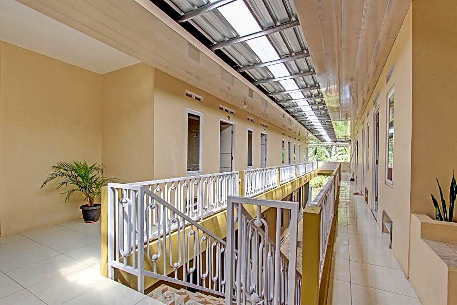 OYO Life 93034 Ayri Home