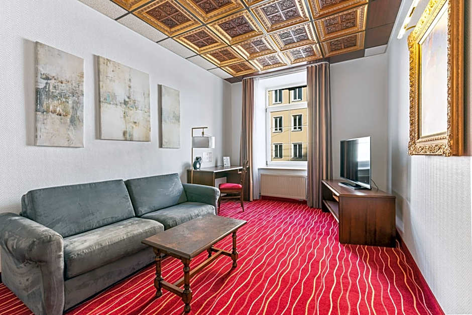 Kings Hotel First Class