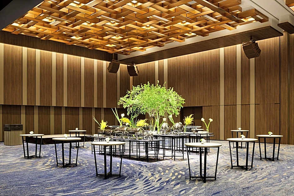 THE OSAKA STATION HOTEL, Autograph Collection
