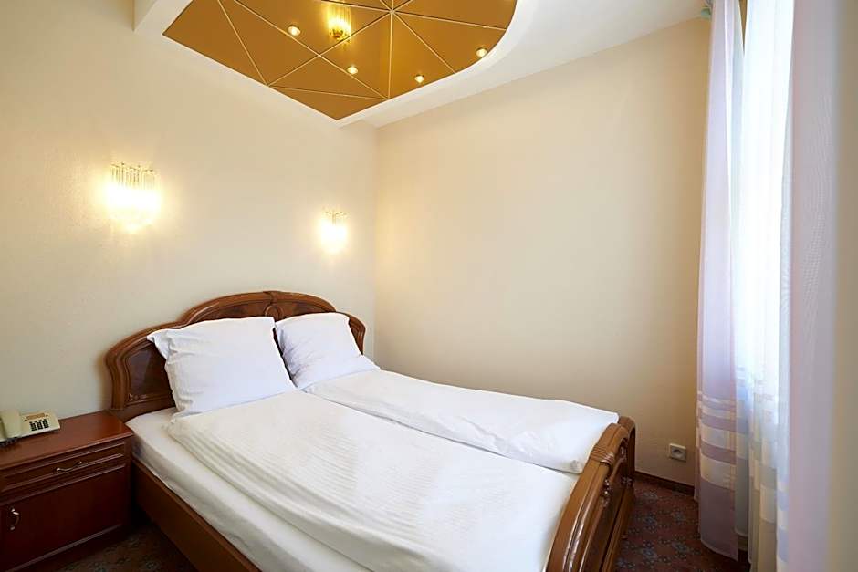 Photo 1 of 4 of Double Room