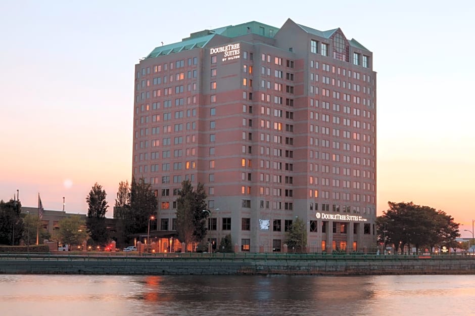 DoubleTree Suites by Hilton Hotel Boston - Cambridge