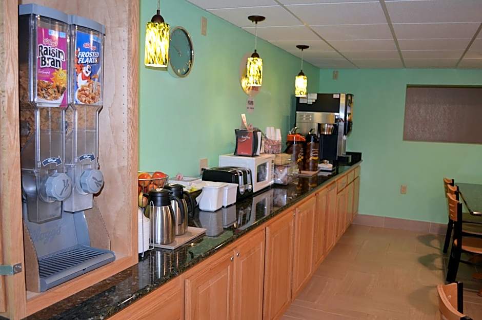 Super 8 by Wyndham Devils Lake