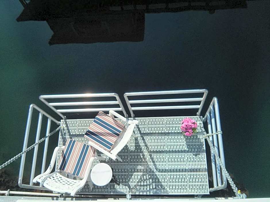 A Float Home B&B in Fisherman’s Wharf