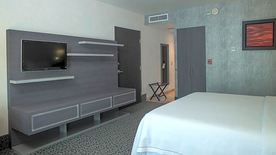 Holiday Inn Express & Suites Queretaro By IHG