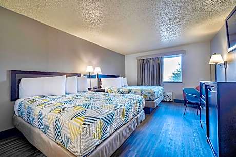 3 Full Beds | Suite, Non-Smoking