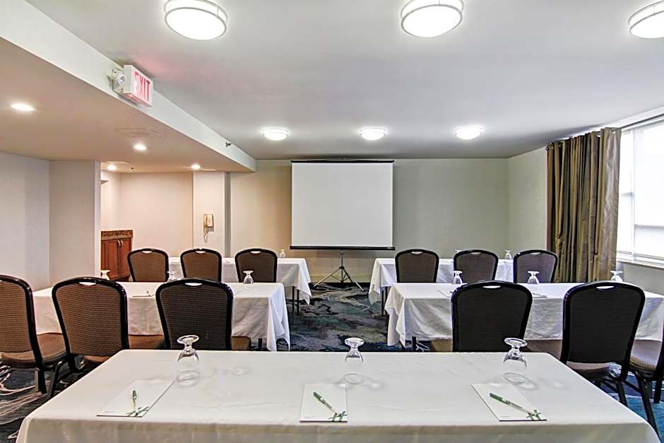 Holiday Inn Oakville Centre By IHG