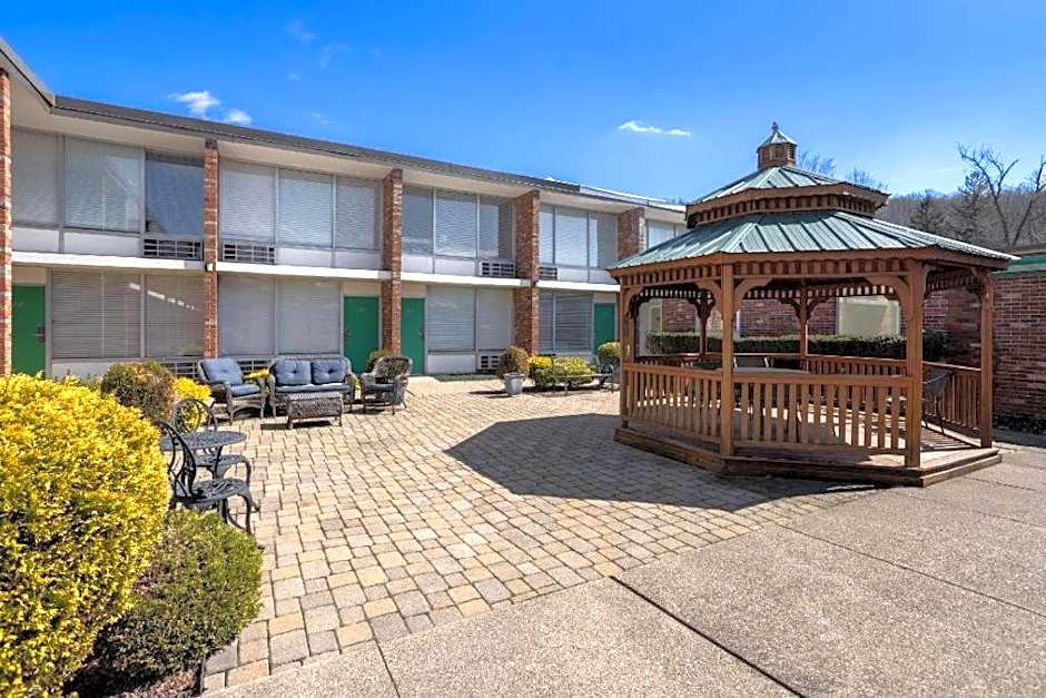 Ramada by Wyndham Butler/Tesla Biohealing Resort