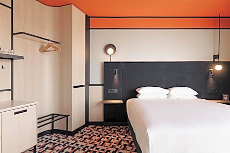 King Corner Room With City And Canal Views