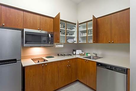 One-Bedroom King Suite - Non-Smoking