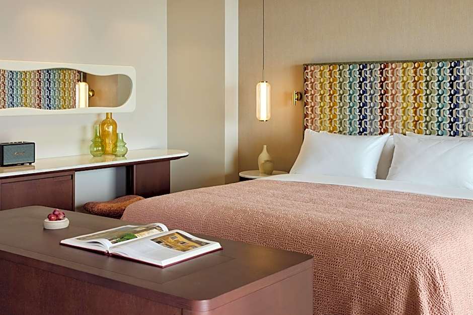 Photo 1 of 5 of Junior Suite, Side Sea View