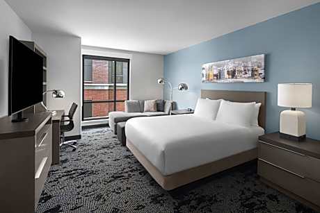 Queen Room with Roll-in Shower - Mobility Accessible