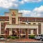 Comfort Suites Outlet Center