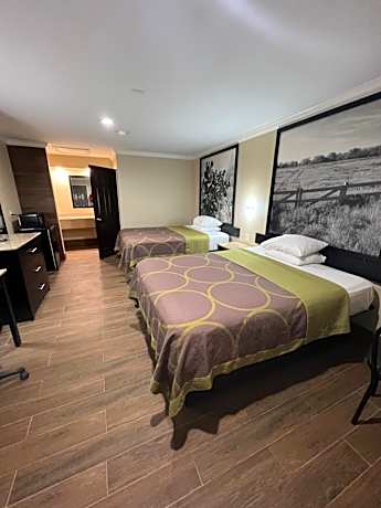 Queen Room with Two Queen Beds - Smoking