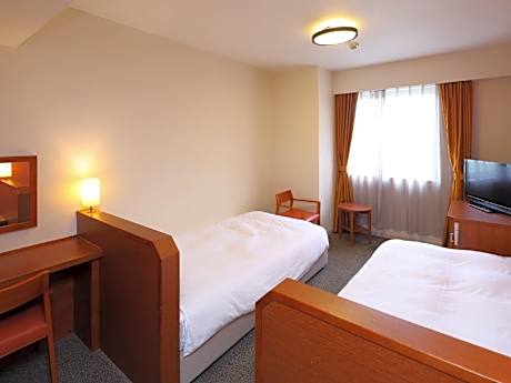 Twin with Unit Bath - Non-Smoking