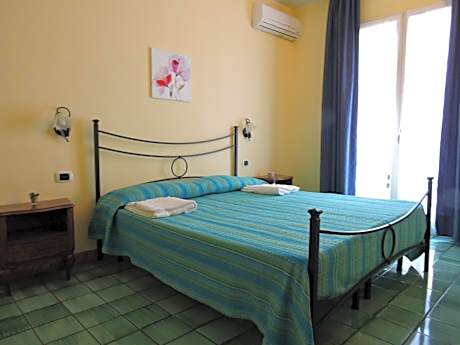 Apartment with Pool View