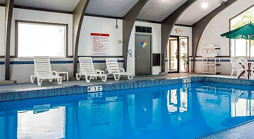 Quality Inn & Suites Des Moines - Merle Hay Road