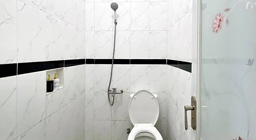 Adipura Guesthouse Syariah Mitra RedDoorz near Terminal Nganjuk