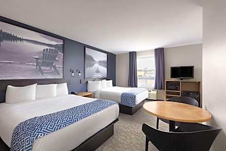 Superior Queen Suite with Three Queen Beds - Non-Smoking