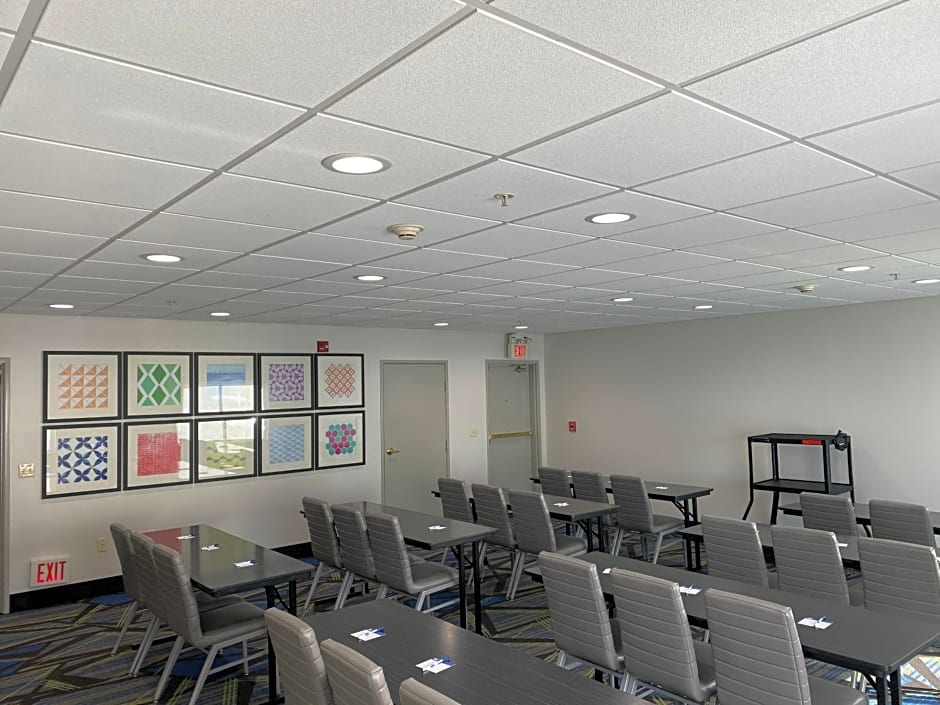 Holiday Inn Express Hotel & Suites Weston by IHG
