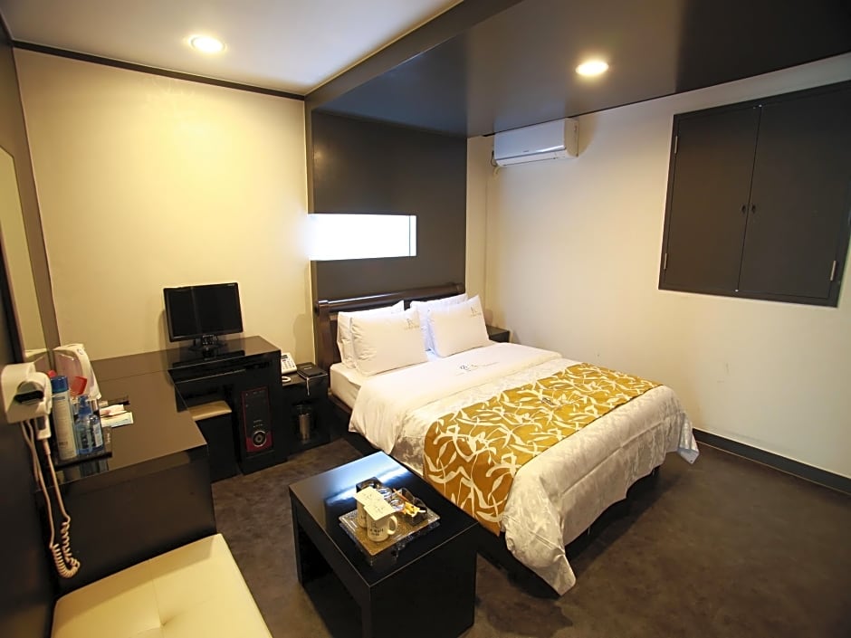 Goodstay Lanuit Hotel