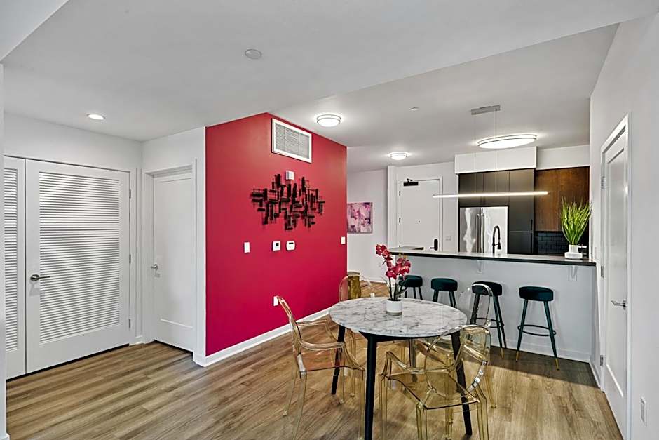 Fairfax District Chic City Oasis 2 BR Apt with Den 136