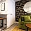 16 Studio Apartment-Hotel in Little Italy by Den Stays