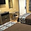 Deluxe Inn & Suites - Baytown