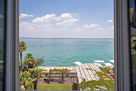 Junior Suite with Balcony and Lake View