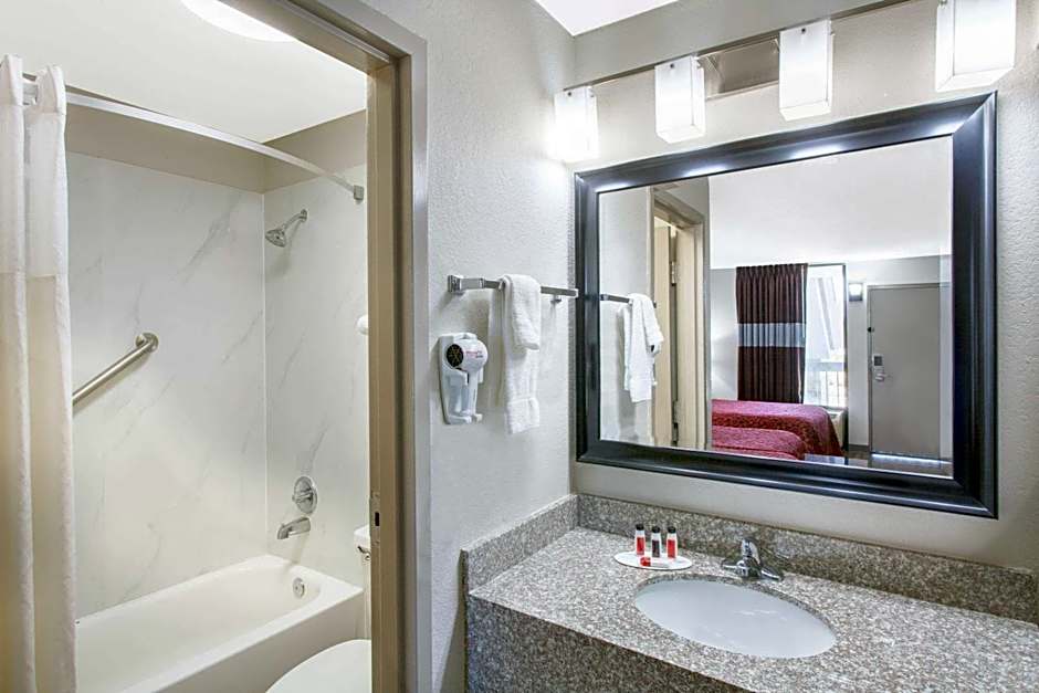 Days Inn by Wyndham Clinton / Laurens I-26