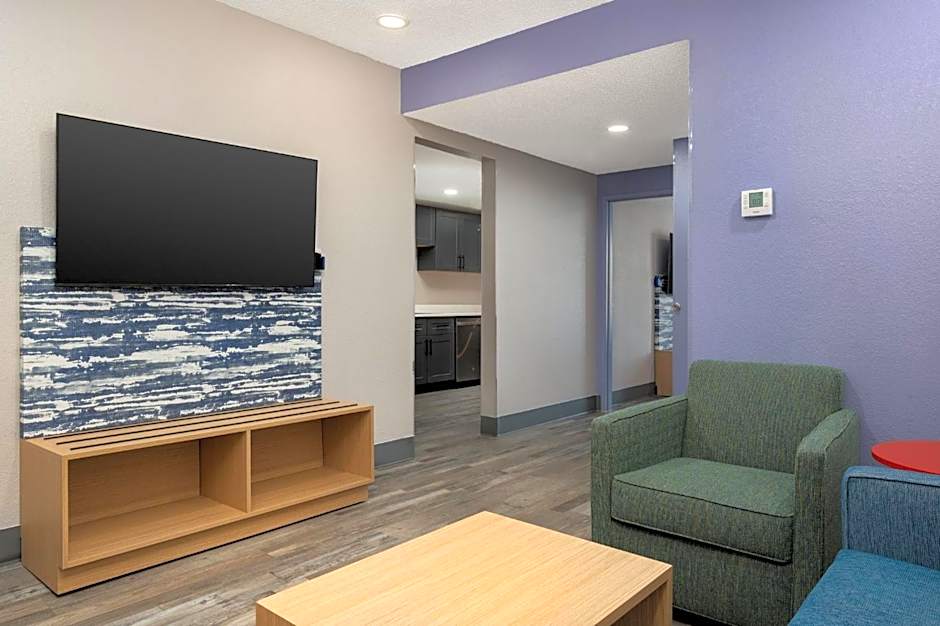 Garner Hotel Evansville East by IHG