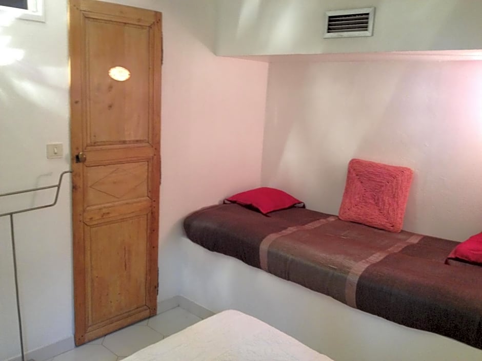 La Douce Heure – Mougins, CT