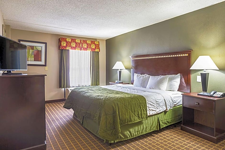 Quality Inn & Suites Greenville - Haywood Mall