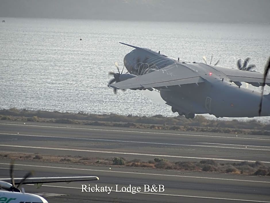 Rickaty Lodge Bed and Breakfast, Airport Hotel, Hotel de aeropuerto, Las Palmas Airport, Gran Canaria Airport, LPA, Spain