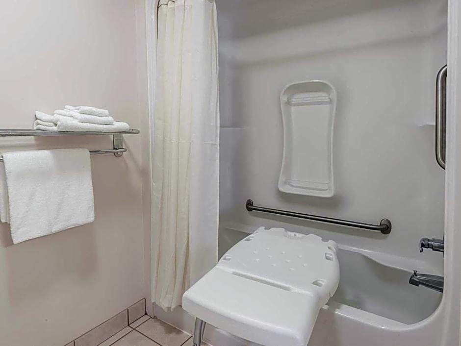 Super 8 by Wyndham Edmonton/West