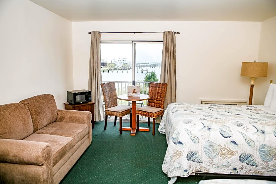 Photo 1 of 8 of 2 Queen Beds, Water View
