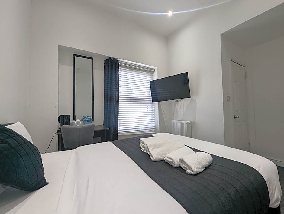 OYO Firs Lodge London Heathrow