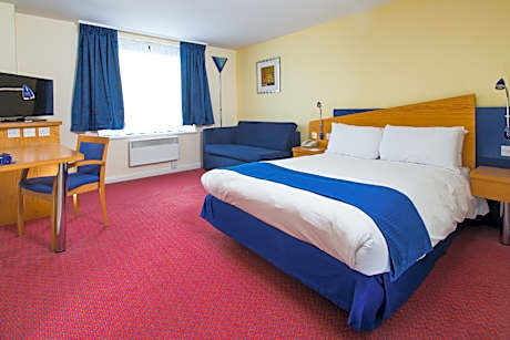 1 Double Standard Sofa Bed with Free Hot Breakfast